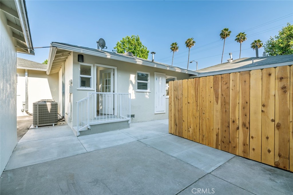 Residential Lease for rent at 305 N Chevy Chase, Glendale, Los Angeles County CA featuring 1 bed and 1 bath