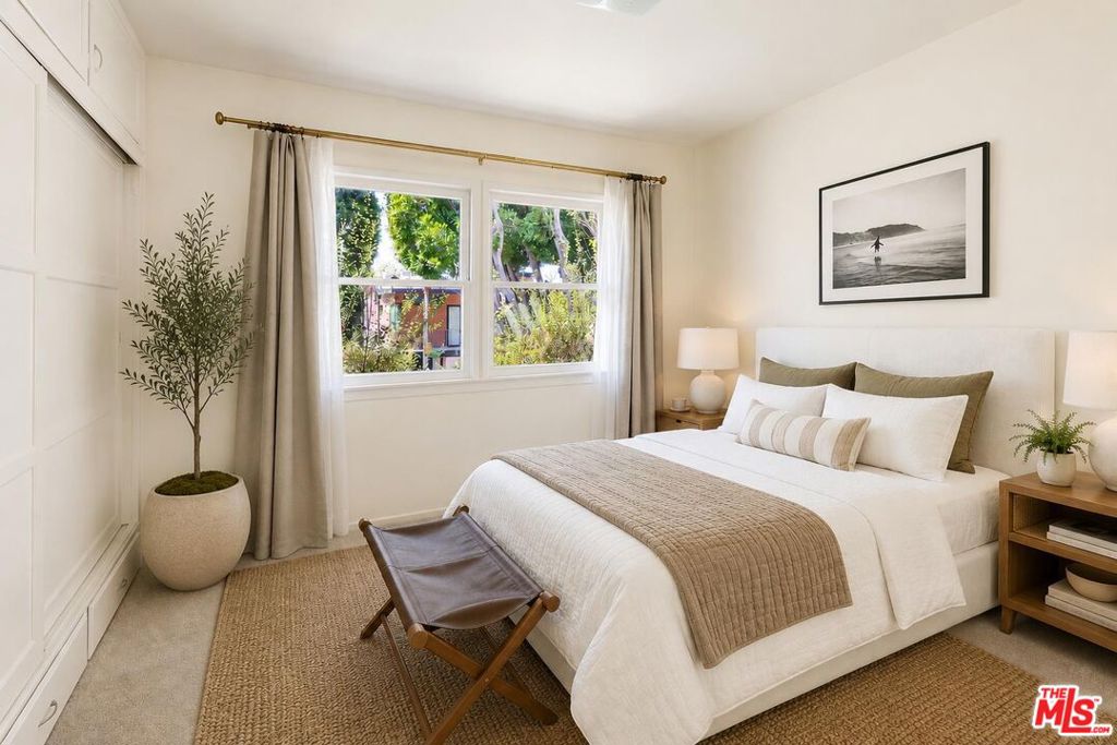 Residential Lease for rent at 8921 1/2 Rangely Avenue, West Hollywood, Los Angeles County CA featuring 2 beds and 1 bath
