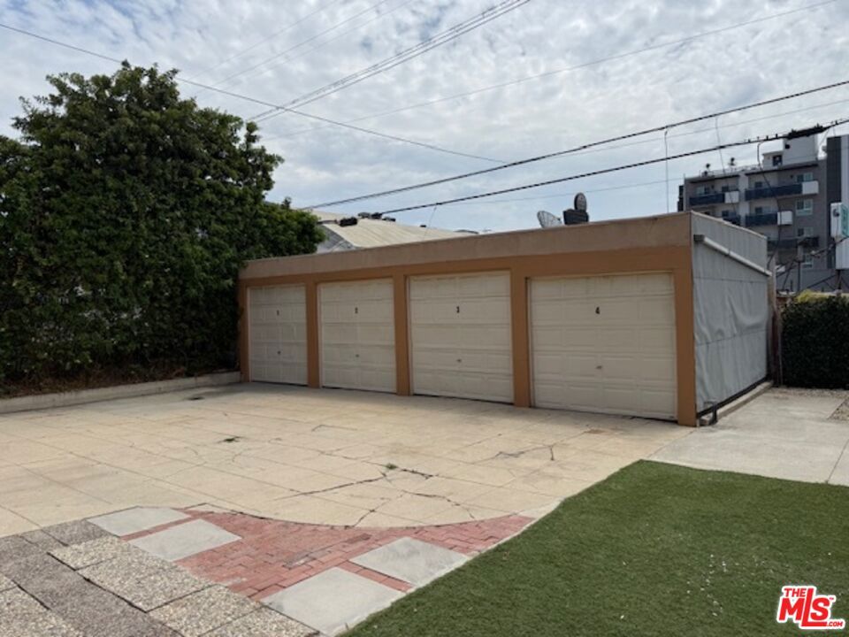 Residential Lease for rent at 830 S Detroit Street, Los Angeles, Los Angeles County CA featuring 3 beds and 2 baths