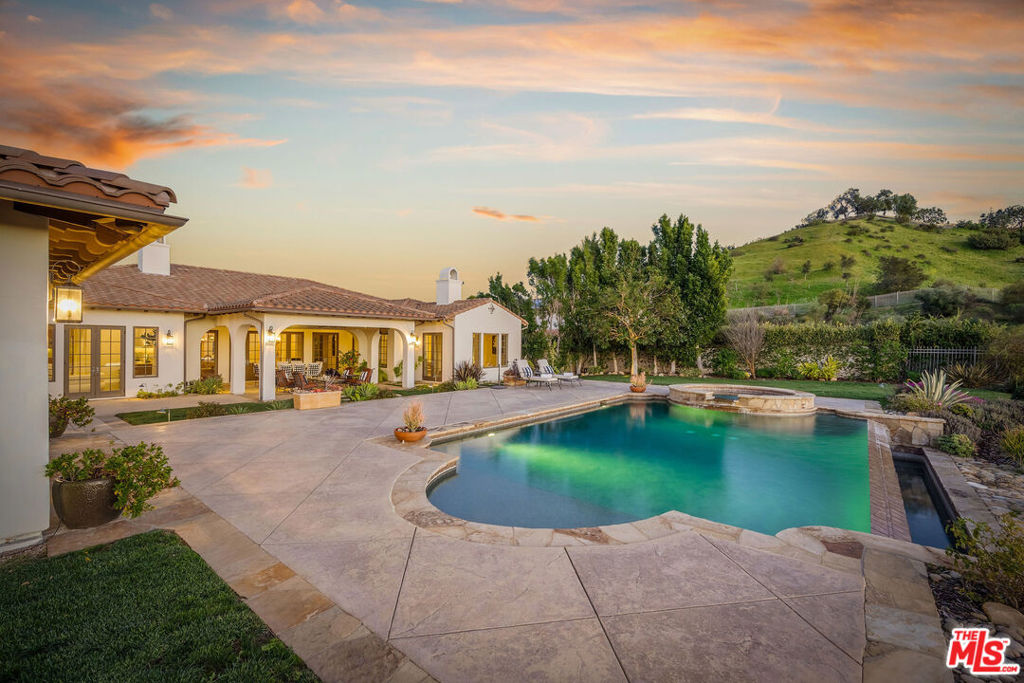 Residential Lease for rent at 25420 Prado De Azul, Calabasas, Los Angeles County CA featuring 5 beds and 6 baths