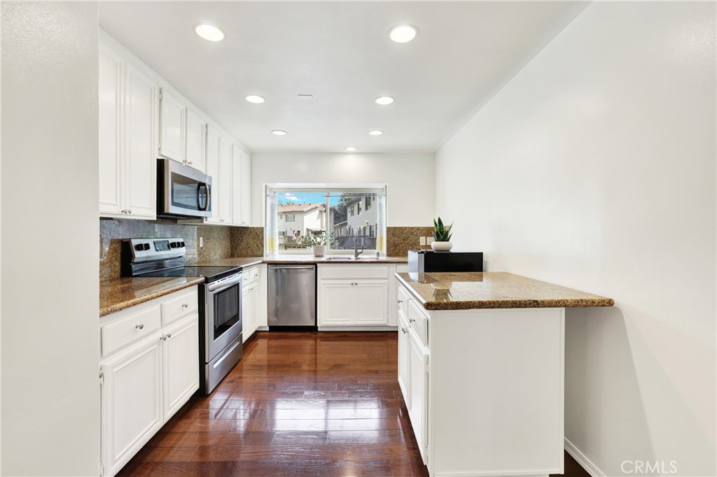 Condominium for sale at 10 Evening Shadow, Irvine, CA featuring 3 beds and 3 baths