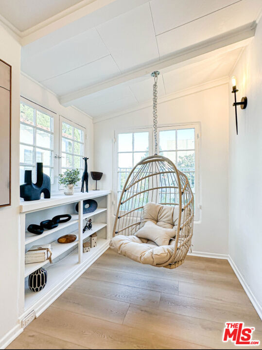 Residential Lease for rent at 239 S Doheny Drive, Beverly Hills, Los Angeles County CA featuring 2 beds and 2 baths