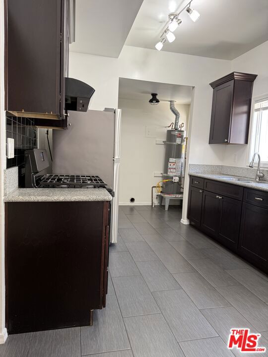 Residential Lease for rent at 3965 Brighton Avenue 1/4, Los Angeles, Los Angeles County CA featuring 2 beds and 1 bath