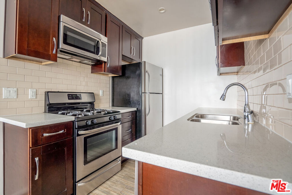 Residential Lease for rent at 5831 Carlton Way 2, Los Angeles, Los Angeles County, CA featuring 1 bed and 1 bath