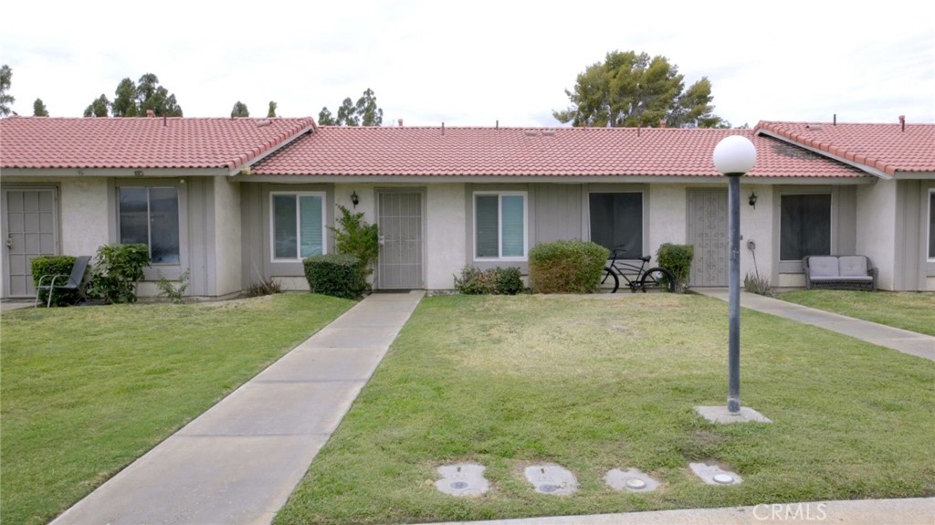 Condominium for sale at 82863 Crawford, Indio, CA featuring 2 beds and 1 bath