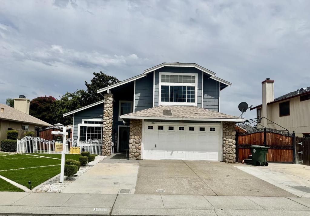 Single Family Residence for sale at 1224 Mohr Circle, Manteca, CA featuring 3 beds and 3 baths