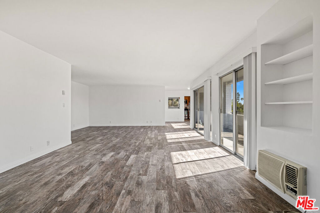 Condominium for sale at 7560 HOLLYWOOD Boulevard 109, Los Angeles, CA featuring 2 beds and 2 baths