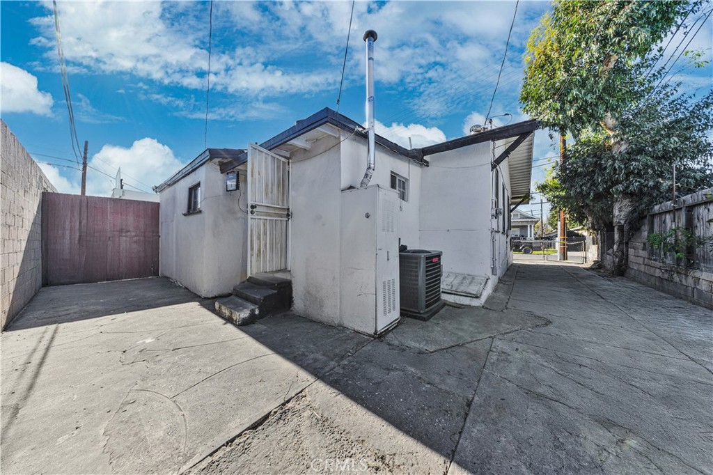 Mixed Use for sale at 3501 E 3rd, Los Angeles, CA featuring 7 beds and 3 baths