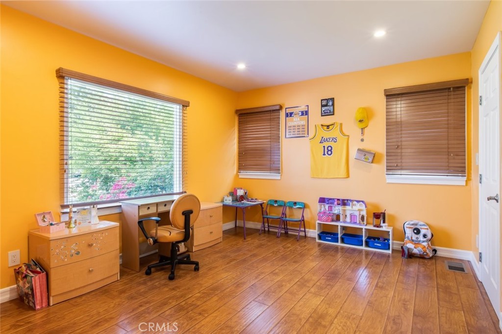 Residential Lease for rent at 336 W Lexington Drive, Glendale, Los Angeles County, CA featuring 3 beds and 2 baths