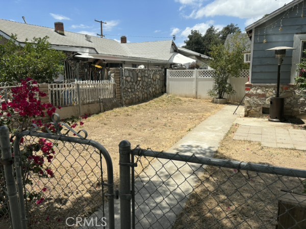 Single Family Residence for rent at 4091 Dwight Avenue, Riverside, CA featuring 1 bed and 1 bath