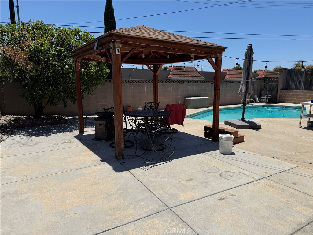 Residential Lease for rent at 910 Orangewood, Brea, Orange County, CA featuring 4 beds and 2 baths