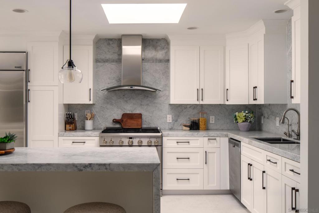 Residential for sale at 5918 Germaine Ln, La Jolla CA featuring 4 beds and 4 baths