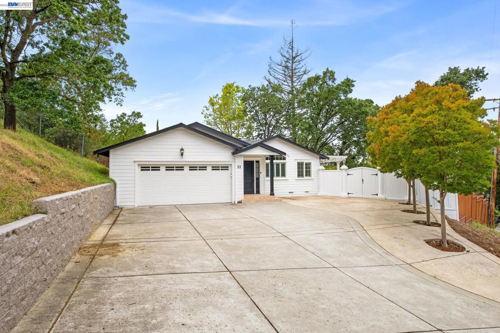 Single Family Residence for sale at 11 Rudgear Dr, Walnut Creek, CA featuring 3 beds and 3 baths