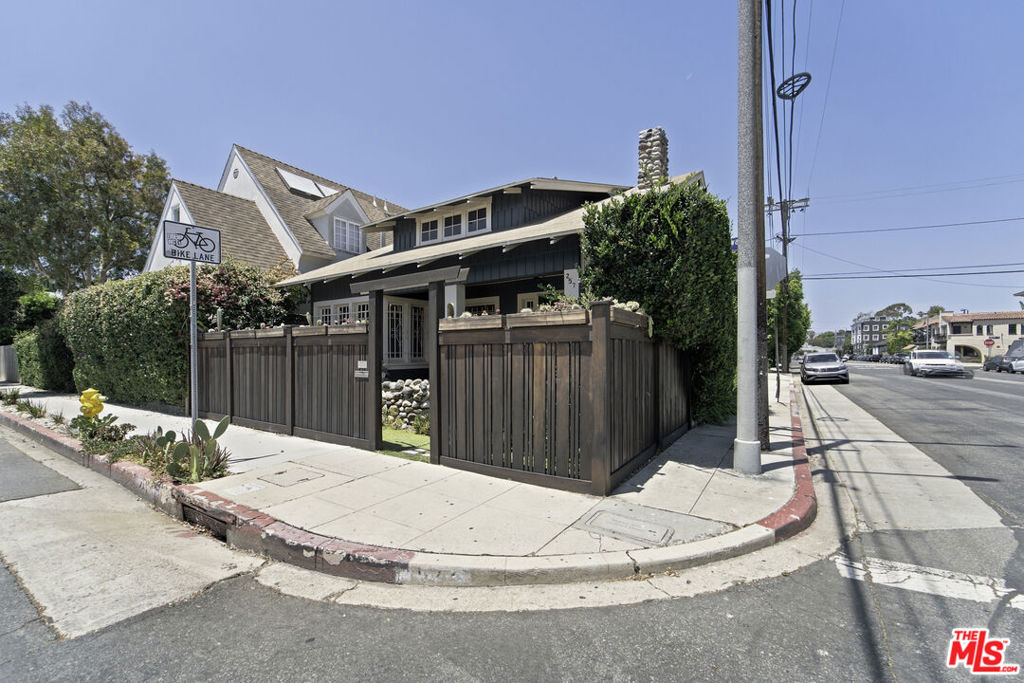 Residential Income for sale at 257 Windward Avenue, Los Angeles, CA featuring 4 beds and 3 baths