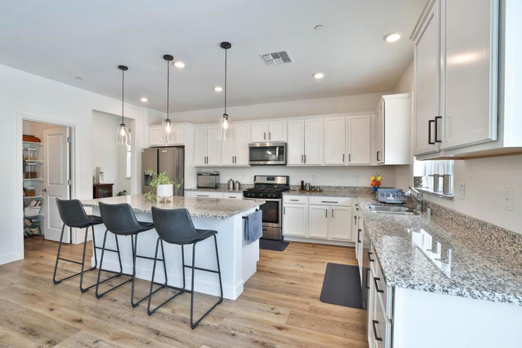 Residential Lease for rent at 2887 Penrose Lane, Lathrop, CA featuring 4 beds and 3 baths