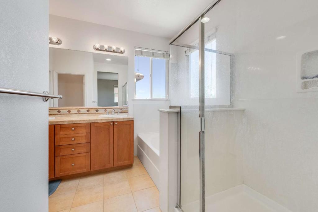 Single Family Residence for sale at 281 Kapalua Bay Circle, Pittsburg, CA featuring 3 beds and 3 baths