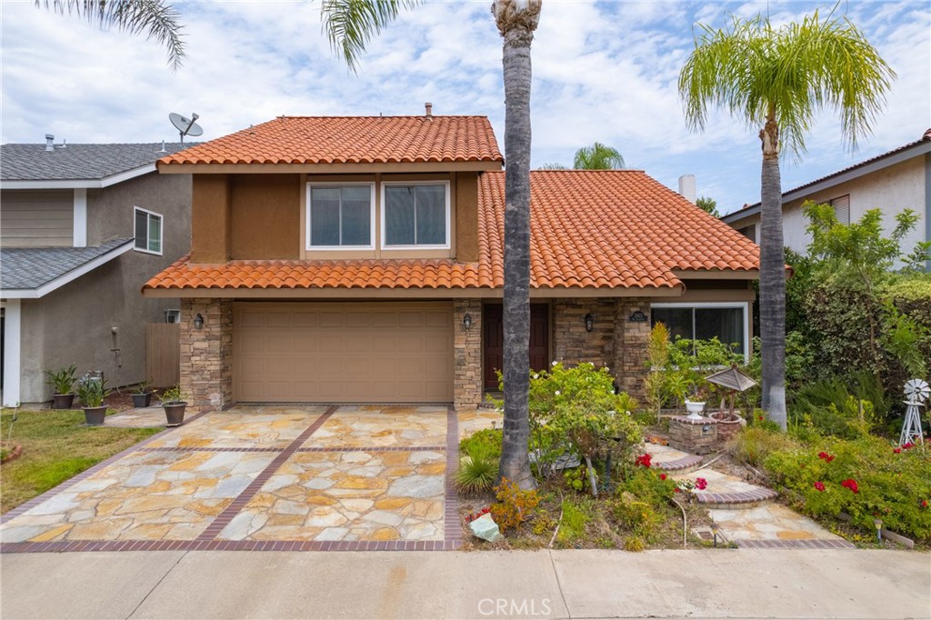 Residential Lease for rent at 21422 Via Floresta, Lake Forest, Orange County, CA featuring 5 beds and 4 baths