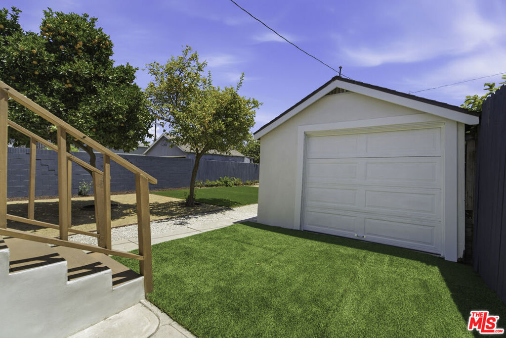 Single Family Residence for sale at 6018 S Harcourt Avenue, Los Angeles, CA featuring 2 beds and 3 baths