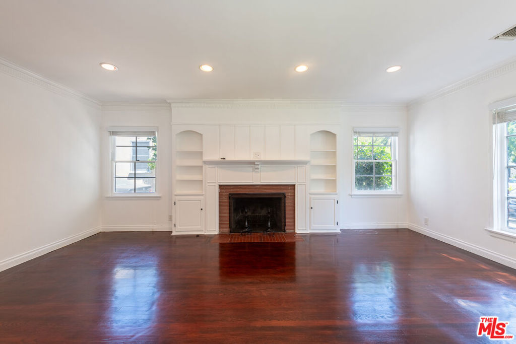 Active for sale at Toluca Lake, CA, Toluca Lake, CA CA and 4 baths