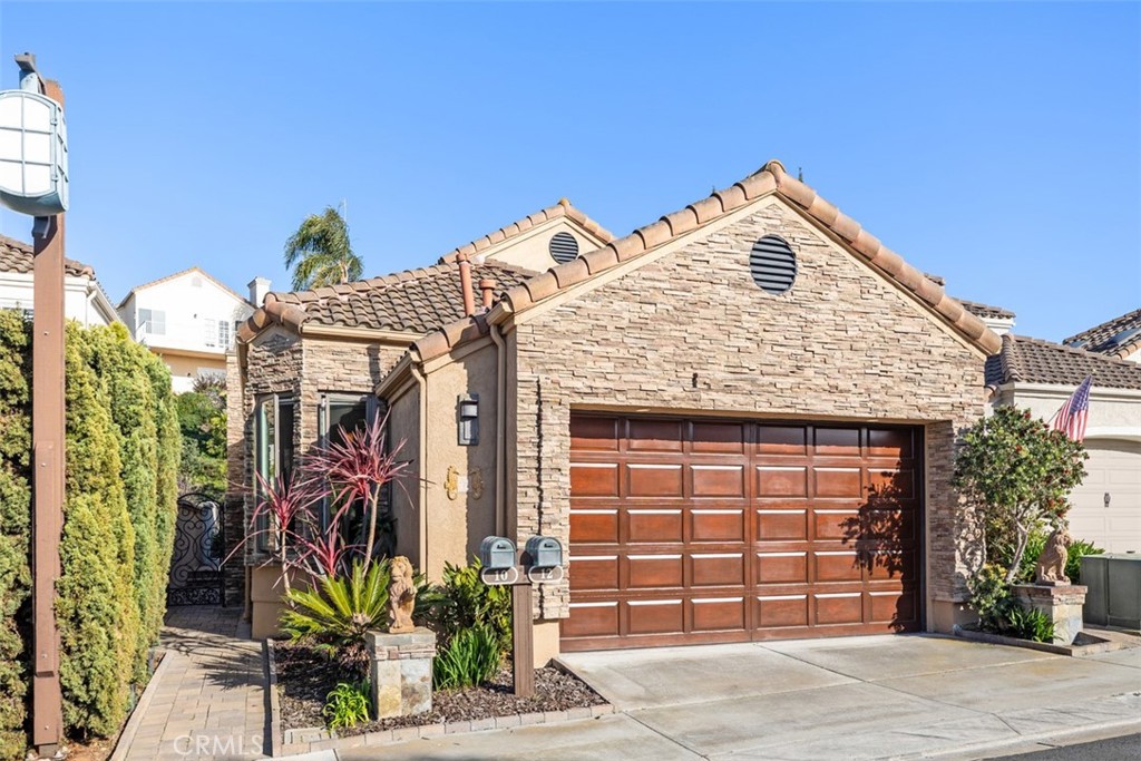 Residential Lease for rent at 12 Dauphin, Dana Point, Orange County, CA featuring 3 beds and 3 baths