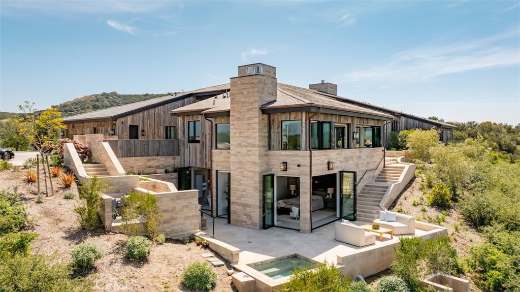 Residential Lease for rent at 3121 Old Topanga Canyon, Calabasas, Los Angeles County, CA featuring 5 beds and 8 baths
