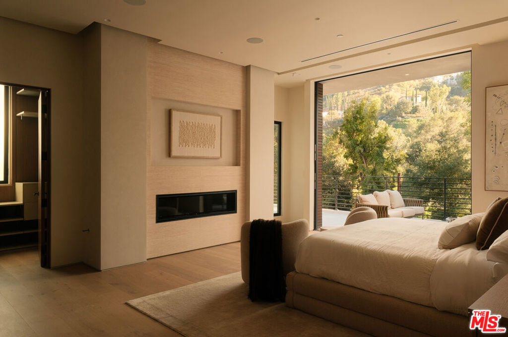 Single Family Residence for sale at 2630 Algodon Court, Los Angeles, CA featuring 5 beds and 6 baths