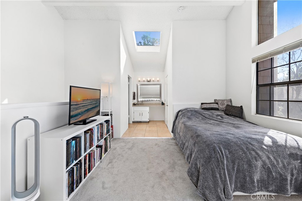 Residential Lease for rent at 165 Pineview, Irvine, Orange County, CA featuring 1 bed and 1 bath