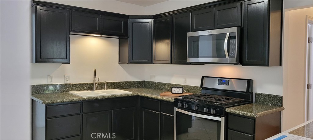 Residential Lease for rent at 1948 Warren, San Fernando, Los Angeles County, CA featuring 2 beds and 2 baths