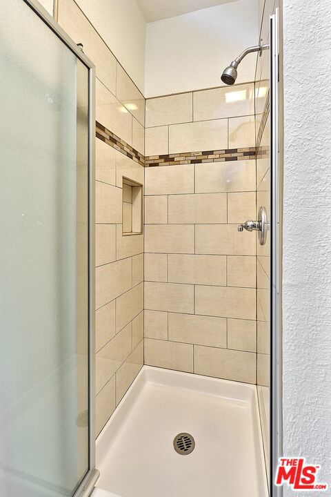 Single Family Residence for sale at 2837 W Avenue 33, Los Angeles, CA featuring 2 beds and 1 bath