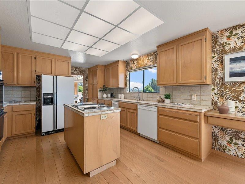 Active for sale at Hillsborough, CA, Hillsborough, CA CA and 3 baths