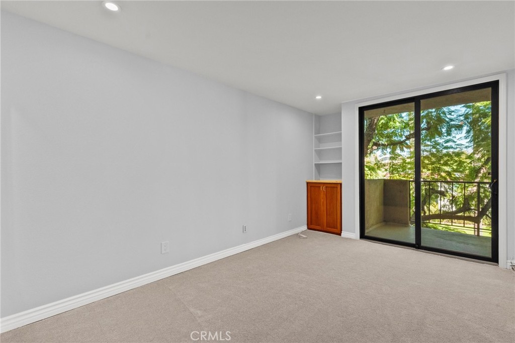 Residential Lease for rent at 330 W California 316, Pasadena, Los Angeles County, CA featuring 3 beds and 3 baths