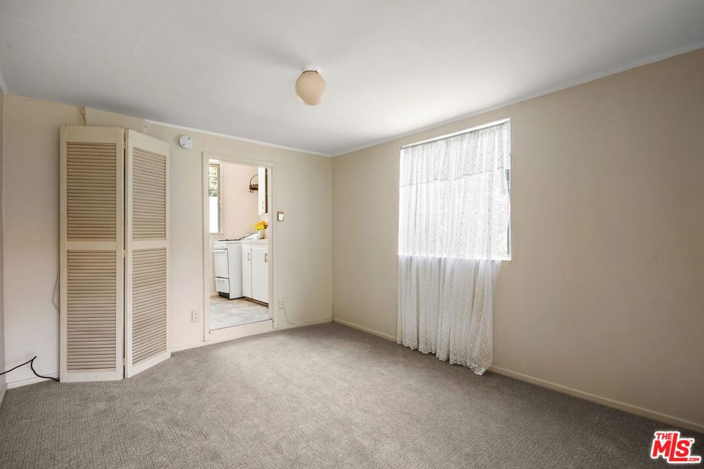 Residential Lease for rent at 435 1/2 Raymond Avenue, Santa Monica, Los Angeles County, CA featuring 1 bed and 1 bath