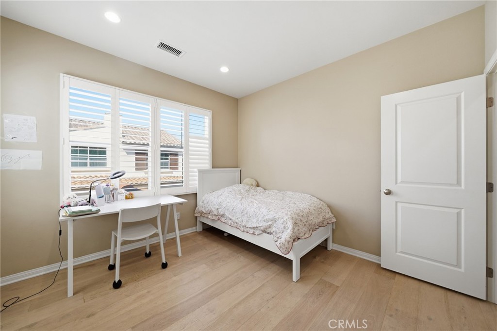 Condominium for sale at 73 Island Coral, Irvine, CA featuring 3 beds and 3 baths