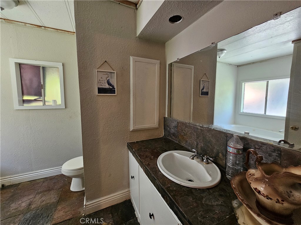 Active for sale at Clearlake Oaks, CA, Clearlake Oaks, CA CA and 2 baths