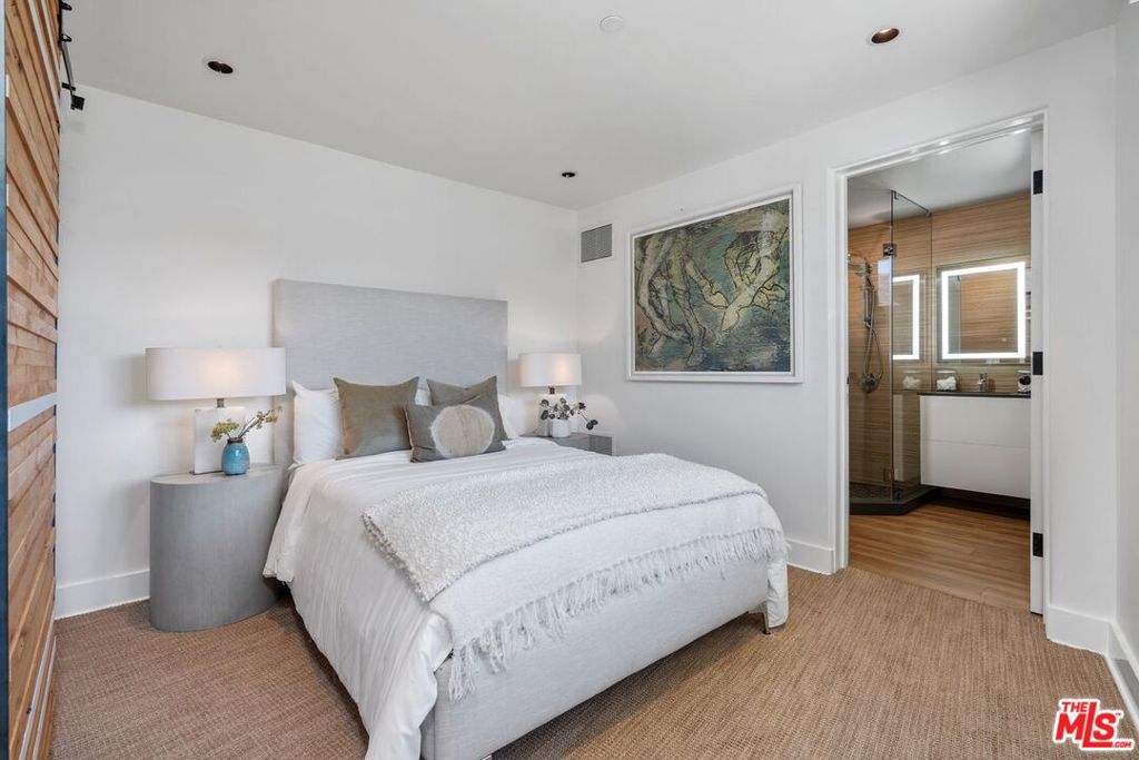 Single Family Residence for sale at 1535 Umeo Road, Los Angeles, CA featuring 6 beds and 9 baths