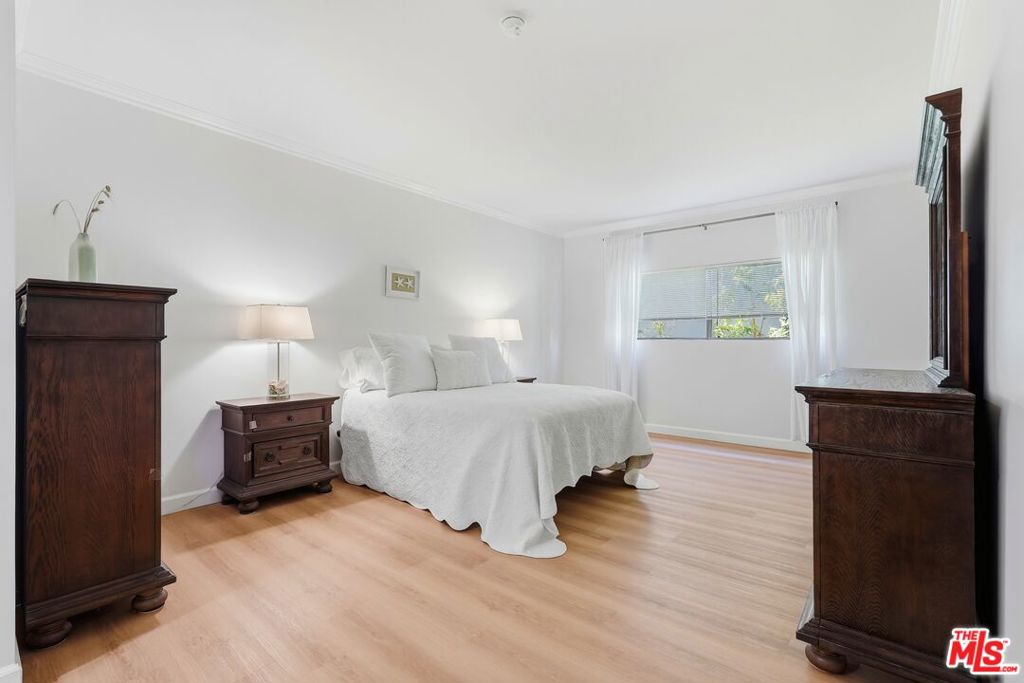 Condominium for sale at 828 S Bedford Street 202, Los Angeles, CA featuring 2 beds and 2 baths