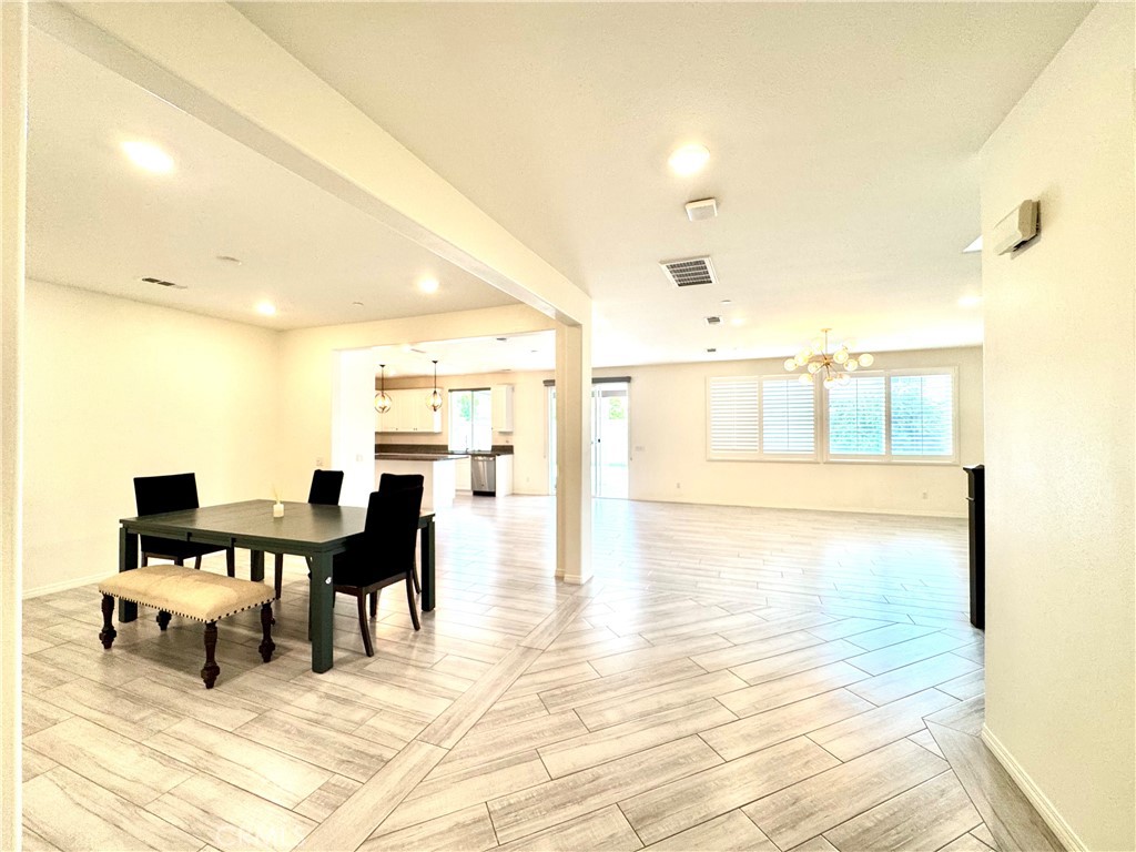 Single Family Residence for rent at 6832 Cache Wy, Jurupa Valley, CA featuring 5 beds and 3 baths