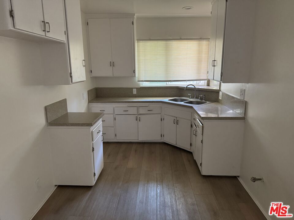 Residential Lease for rent at 10630 Crenshaw Boulevard 3, Inglewood, Los Angeles County, CA featuring 1 bed and 1 bath