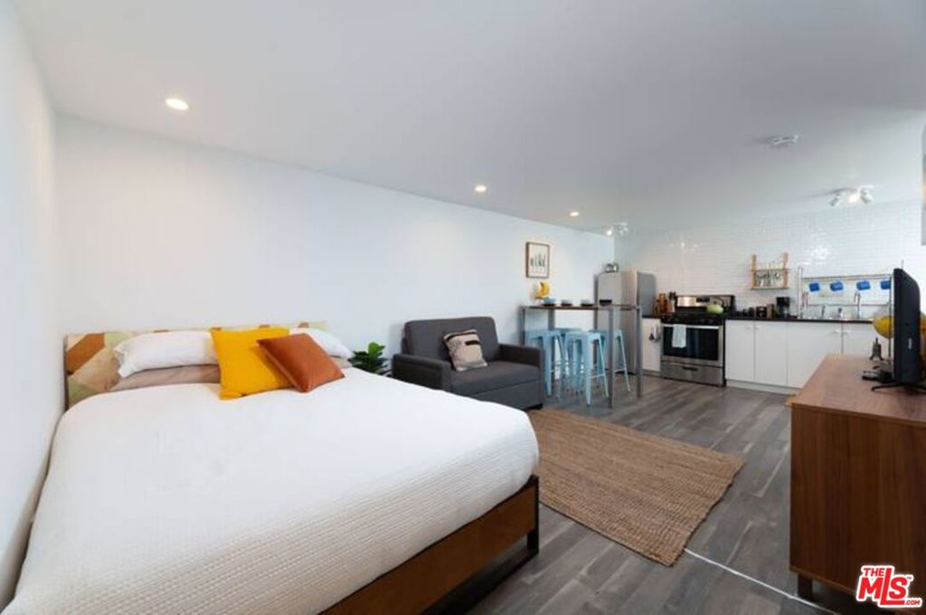 Residential Lease for rent at 4839 Seldner Avenue, Los Angeles, Los Angeles County, CA and 1 bath