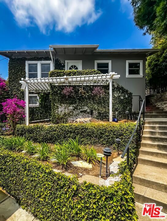 Residential Lease for rent at 1233 Ozeta Terrace, Los Angeles, Los Angeles County, CA featuring 2 beds and 1 bath