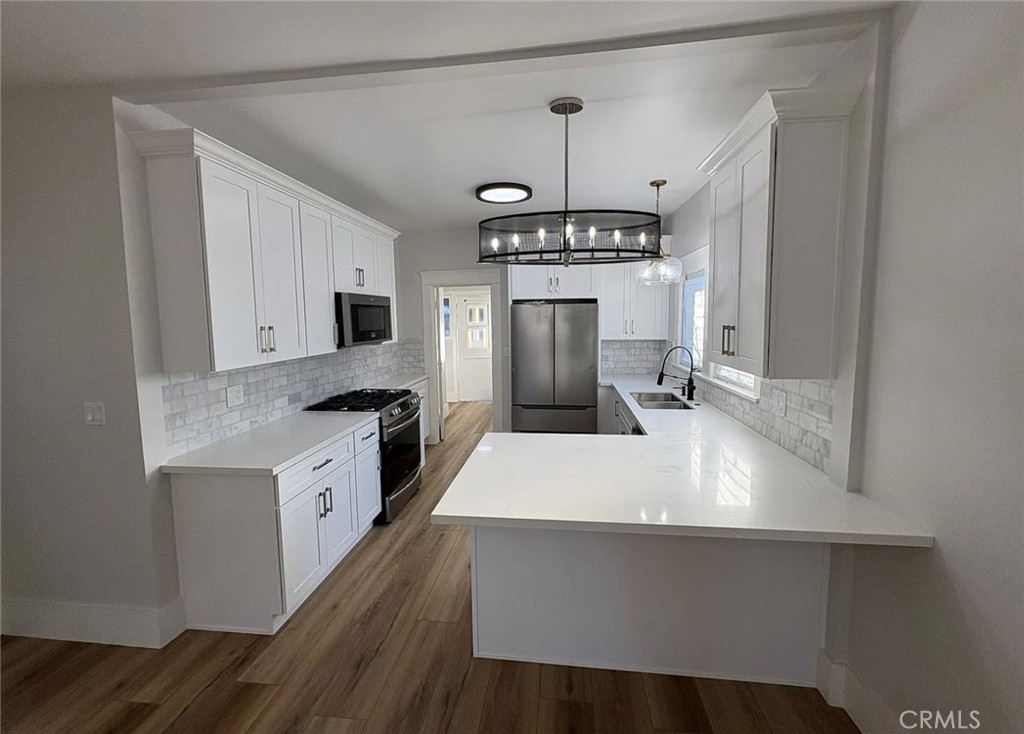 Residential Lease for rent at 275 Orange N, Orange, Orange County, CA featuring 3 beds and 2 baths