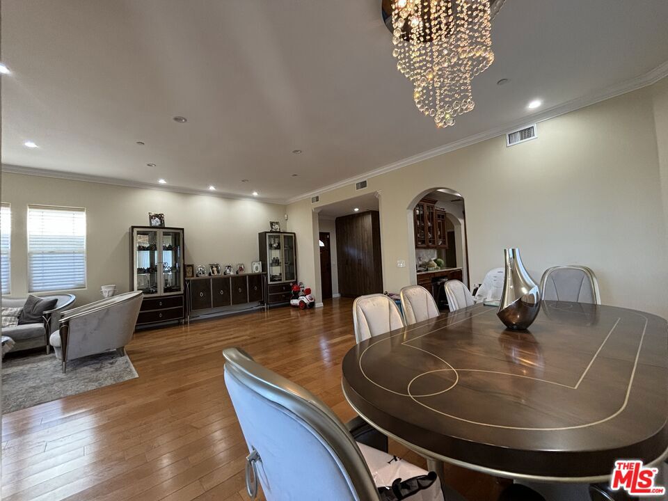 Residential Lease for rent at 333 Milford Street 302, Glendale, Los Angeles County, CA featuring 3 beds and 3 baths
