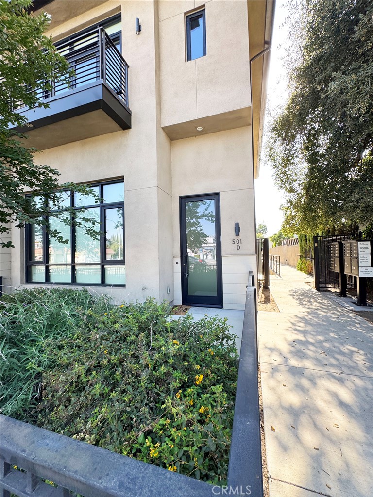 Residential Lease for rent at 501 N Santa Anita D, Arcadia, Los Angeles County, CA featuring 3 beds and 3 baths