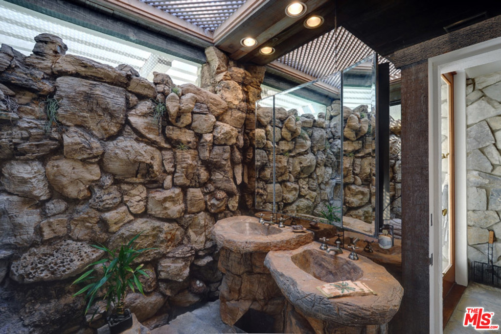 Residential Lease for rent at 18842 TOPANGA BEACH ROAD Road, Malibu CA featuring 3 beds and 3 baths