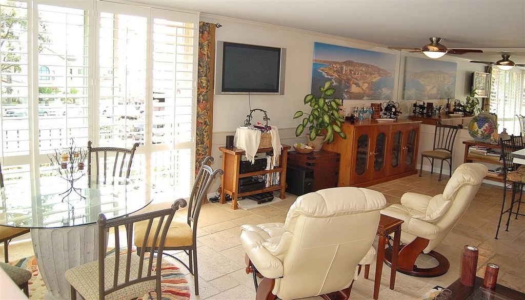 Residential Lease for rent at 909 Coast Boulevard 2, La Jolla, San Diego County CA featuring 2 beds and 2 baths