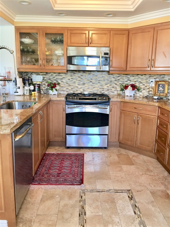 Residential Lease for rent at 1418 Portofino Drive, Vista CA featuring 3 beds and 3 baths