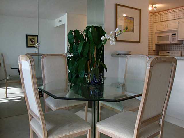 Residential Lease for rent at 1760 Avenida Del Mundo 501, Coronado CA featuring 1 bed and 1 bath