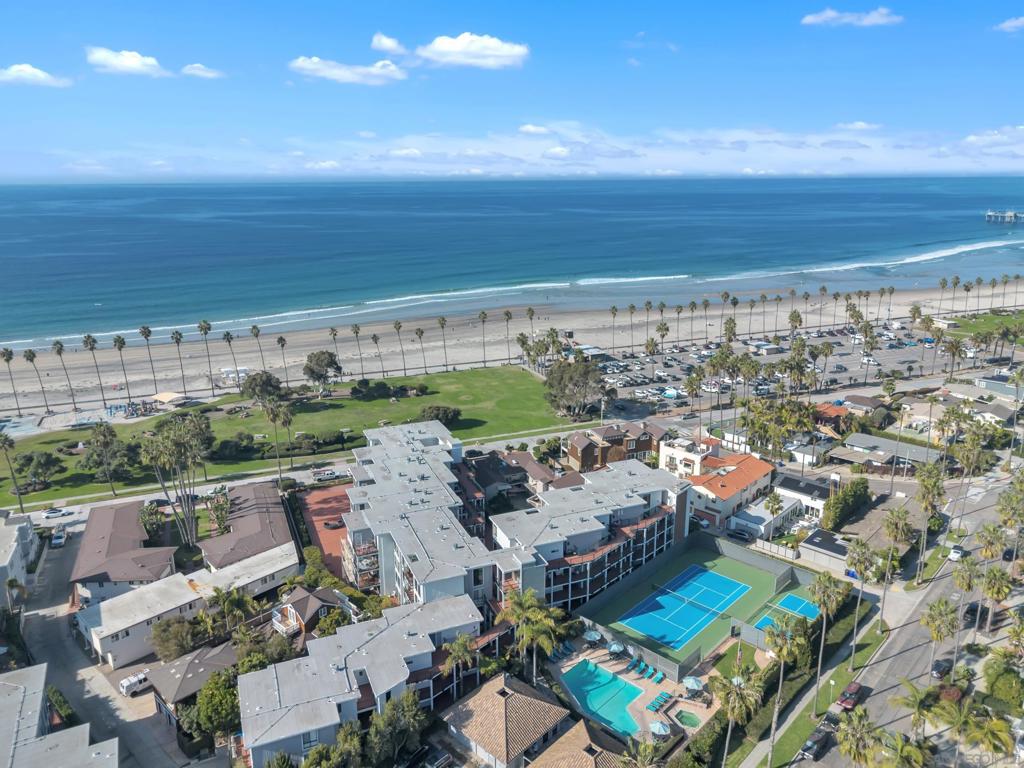 Residential Lease for rent at 8263 Camino Del Oro 177, La Jolla, San Diego County CA featuring 2 beds and 2 baths