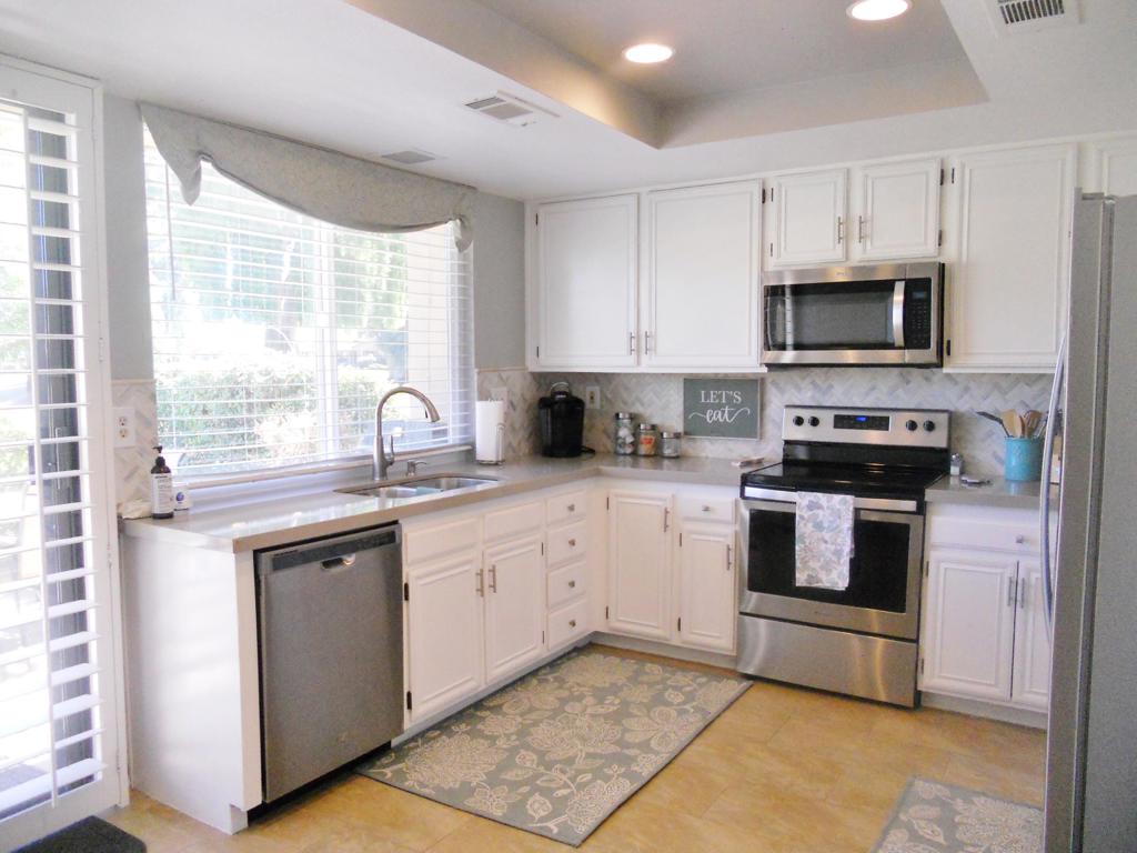 Residential Lease for rent at 128 Castellana, Palm Desert CA featuring 2 beds and 2 baths