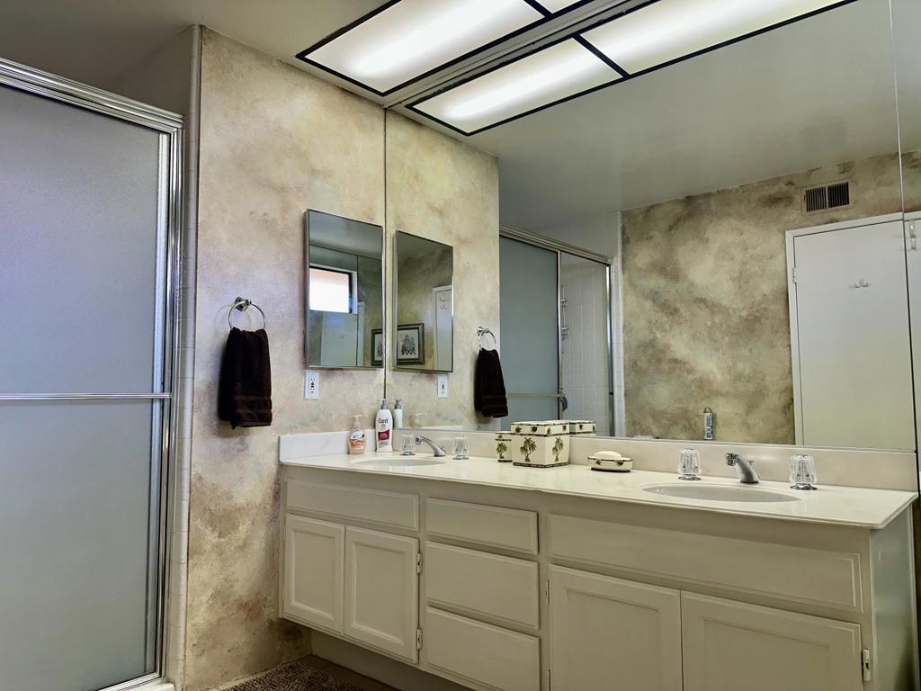 Residential Lease for rent at 432 S Sierra Madre, Palm Desert CA featuring 2 beds and 2 baths